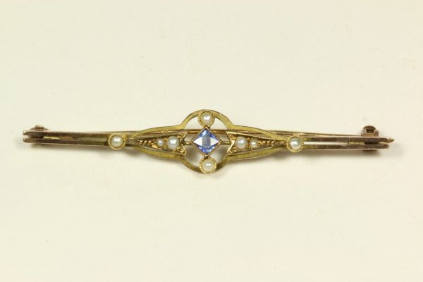 Gold sapphire and seed pearl stock pin