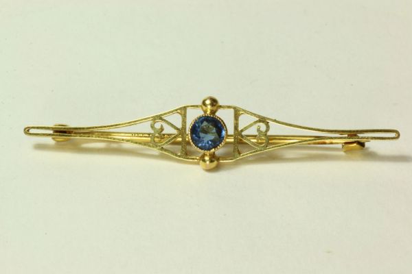 Gold and sapphire stock pin