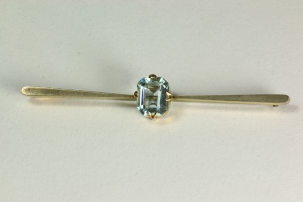 Gold and aquamarine stock pin