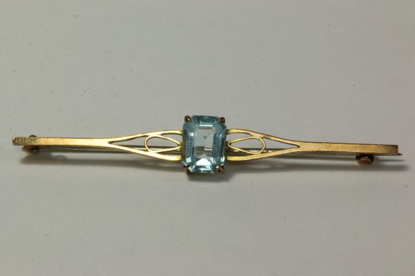 Gold aquamarine stock pin