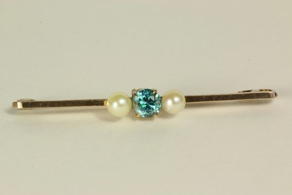 Gold topaz and cultured pearl stock pin