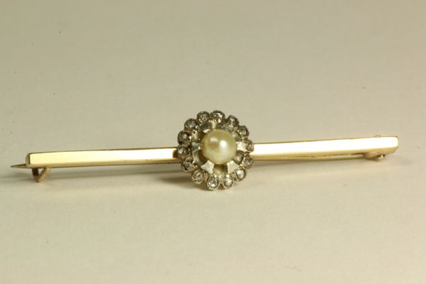 Gold pearl and diamonds stock pin