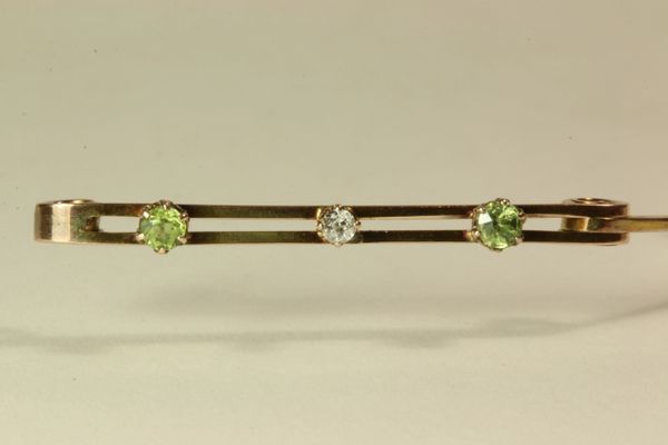 Gold diamond and peridot stock pin