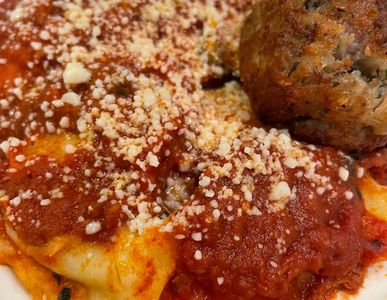 authentic italian, pasta, sauce, meatballs