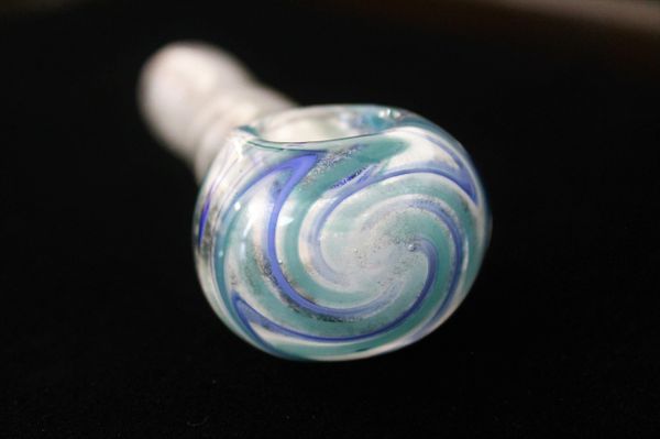 WigWag Twist, glow in the dark glass pipe