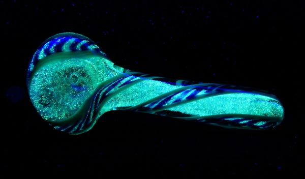 Glow in the dark glass pipes with Latti Design - Various Colors