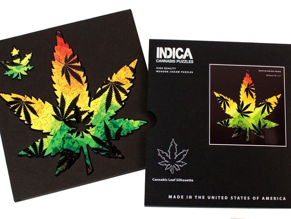 Cannabis Leaf Shape Puzzle Packaging.