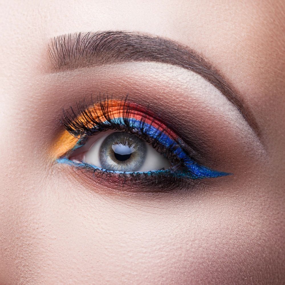 an image of a woman's eye with magnetic lashes and liner on it.