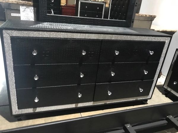 7180 Qn 4pc Queen Black Rhinestone Bed Dresser Mirror Nstand Discount Furniture Atlanta Sectionals 439