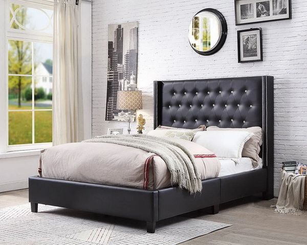 9132 Qn Black Leather Nail Head Trim Bed