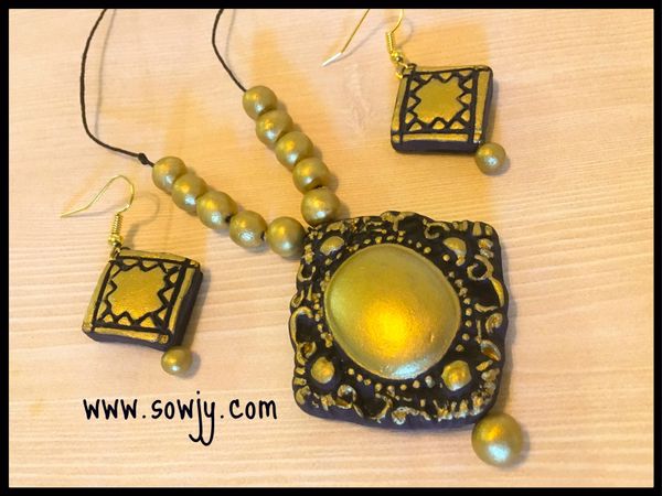 Simple Gold and Black Floral pendant Set!!!!!