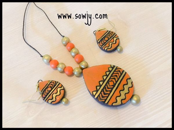 Simple Orange and Gold Tear Drop Pendant Set!!!