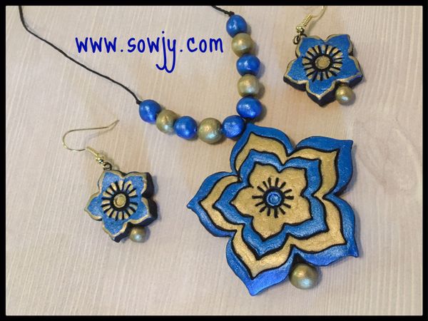 Trendy Blue and Gold Floral pendant Set!!!!