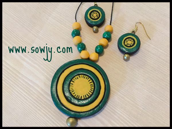 Simple Green and yellow Pendant Set!!!