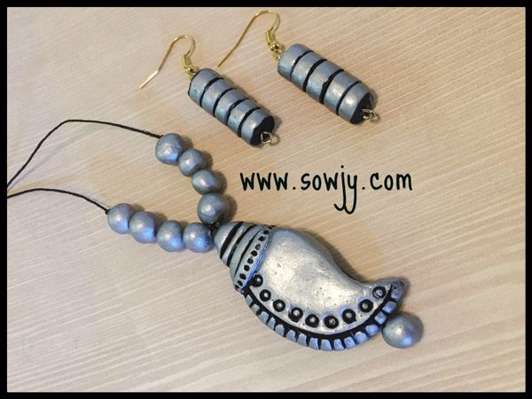 Trendy SIlver Terracotta Pendant Set!!!!