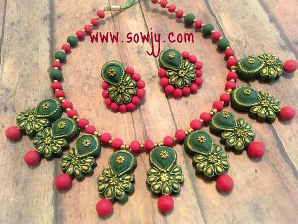 Green and Red Floral Choker set with Floral Studs!!!!