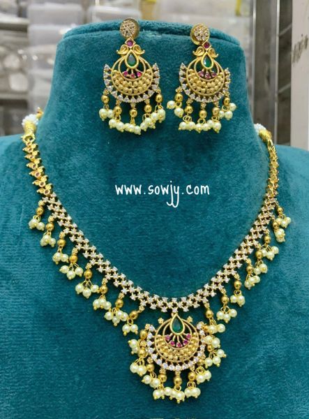 Elegant Floral Pattern Gold Finish Necklace with Earrings !!!