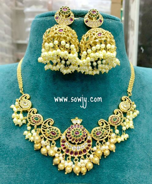 Real Kemp Stone Floral Pattern Short Necklace Cum Choker Set with Jhumkas !!!!!