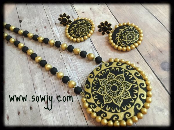 Grand Floral Terracotta pendant Set with Pacchi Earrings in Black and Gold!!!