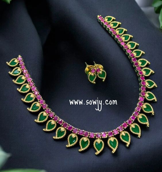 Premium Quality Traditional Kerala Style Paisley (Maanga) Design Necklace with Small Earrings!!!