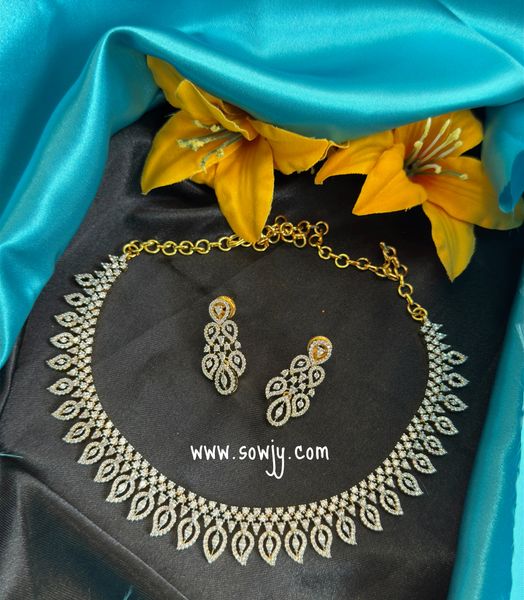 Lovely Paisley Design Gold Finish Diamond Look Alike Premium Quality Medium Size Necklace with Medium Size Earrings!!!!