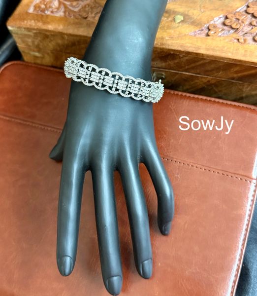 Designer Single Bangle Open Type in Silver Finish!!!!