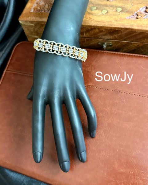Designer Single Bangle Open Type in Gold Finish!!!!
