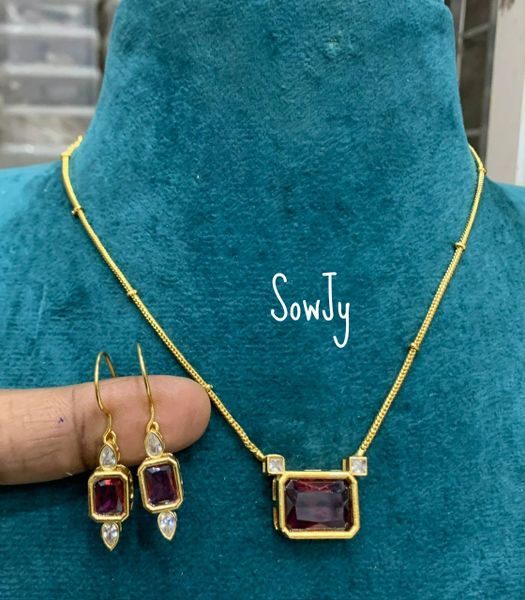 Simple and Elegant Monalisa Stone Pendant in Short Gold Designer Chain with Matching Hook Earrings- Red!!!!