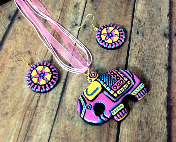 Cute Elephant Pendant Set in Pink!!!!