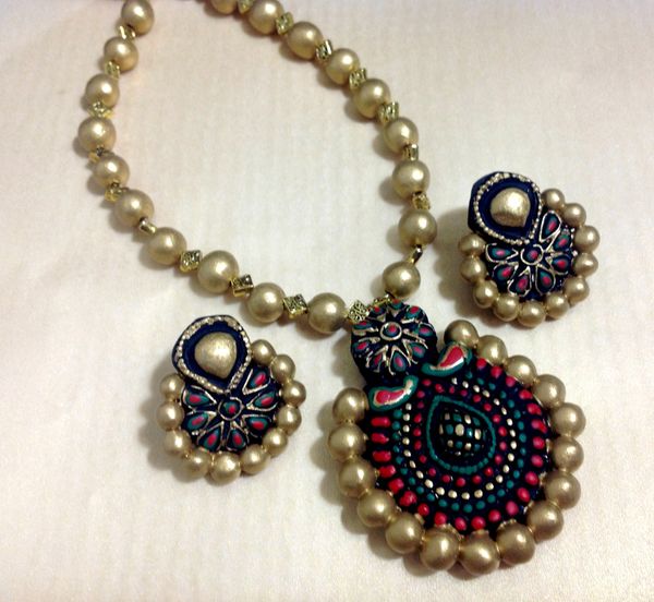 Antique Necklace in red,Green and Gold with adjustable rope!!!!!