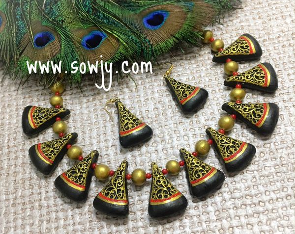 Trendy Designer Terracotta Necklace with Earrings in Shades of Black,Gold and Red!!!