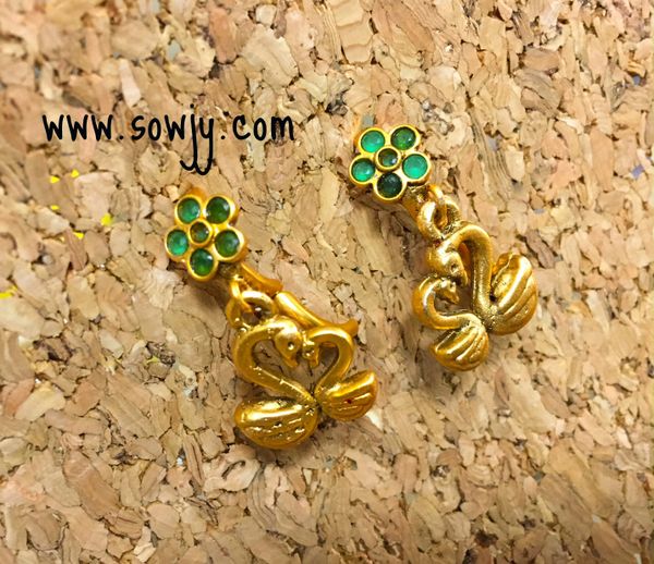 Lovely Simple Emerald stone swan small earrings!!!!