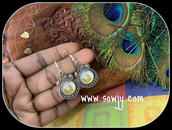 Lovely Peacock Feather Earrings in Shades of White and yellow!!!!