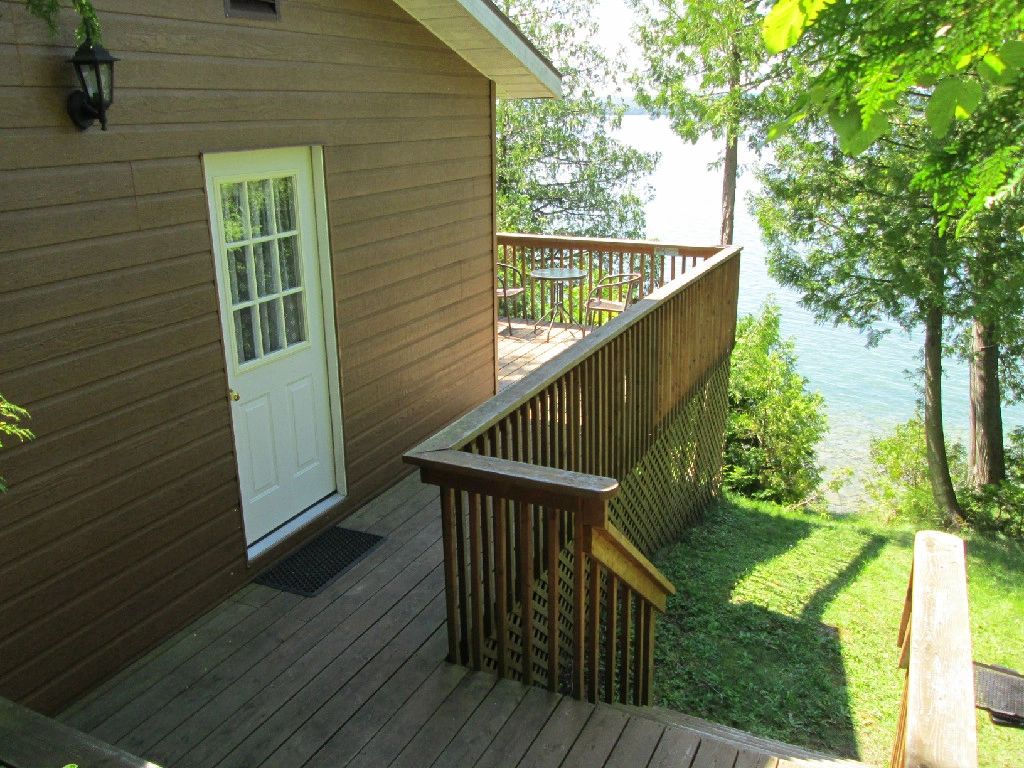 Exterior view of Hideaway Cottage at Red Lodge Resort