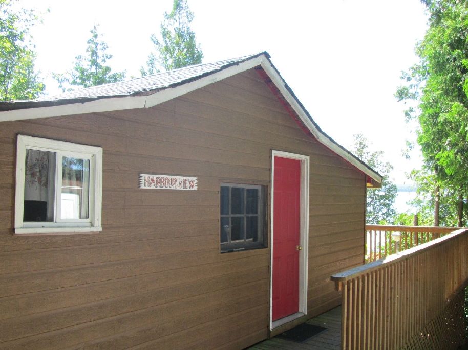 Exterior of Harbourview Cottage at Red Lodge Resort