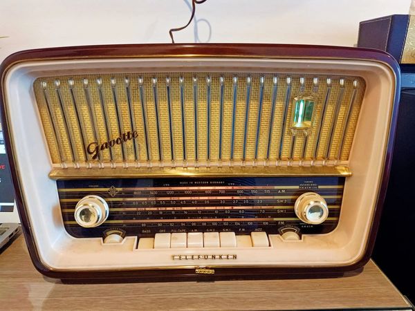 VINTAGE TELEFUNKEN GAVOTTE 5253W TUBE RADIO | Stereofiles Audio