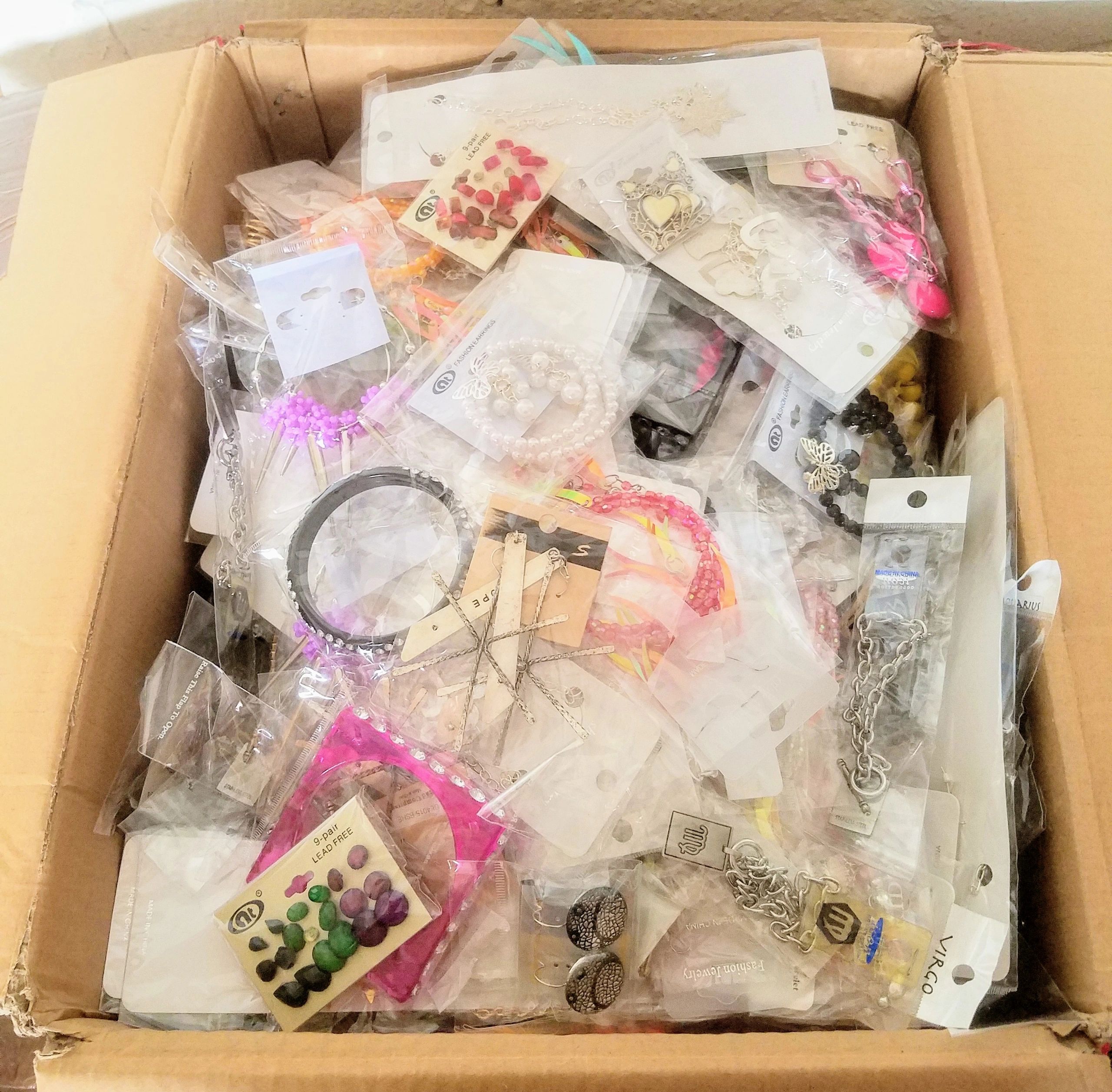 Wholesale Closeout Box Of 400-500 Pieces Of Fashion Jewelry Estimated ...