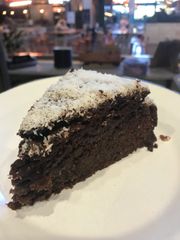 Lamington cake (serves 10-12)