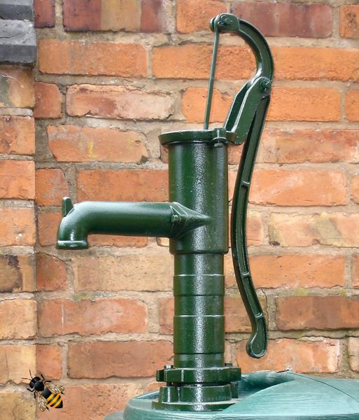 Cast Iron Working Water Pump Garden Water Feature Green